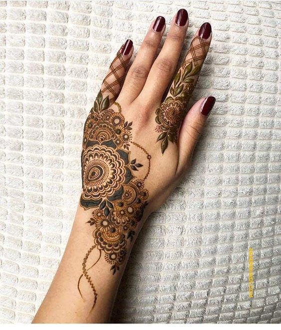 Simple yet Elegant Arabic Mehndi